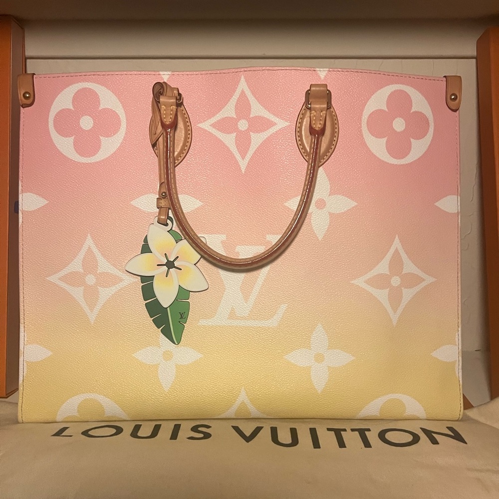 ❌❌SOLD❌❌Authentic Louis Vuitton OntheGo GM “By the Pool” collection.